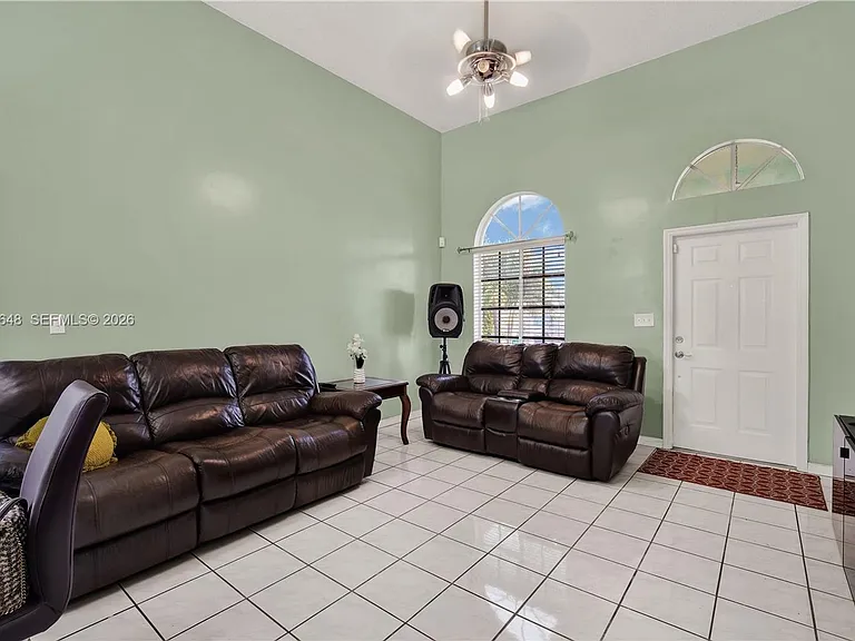 14138 SW 164th Ter — Photo 8