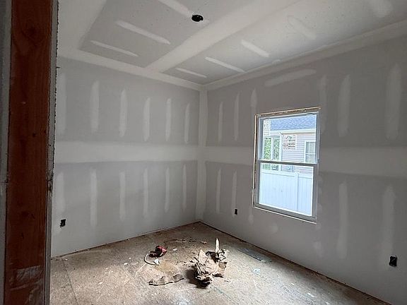5th image of 352 N Glebe Rd