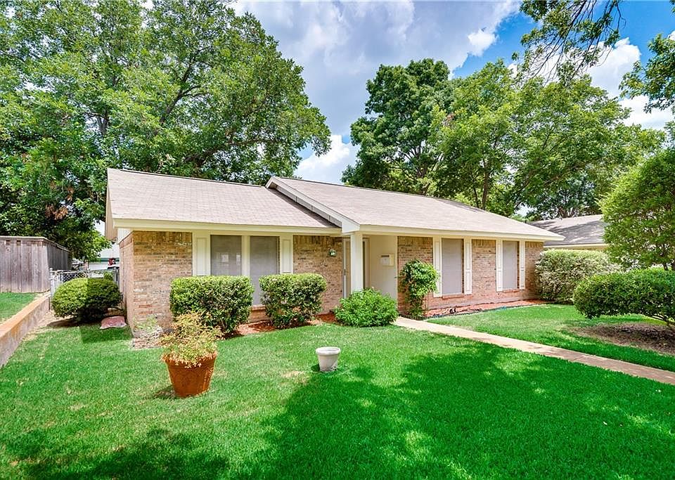 1st image of 365 Rollingridge Ln