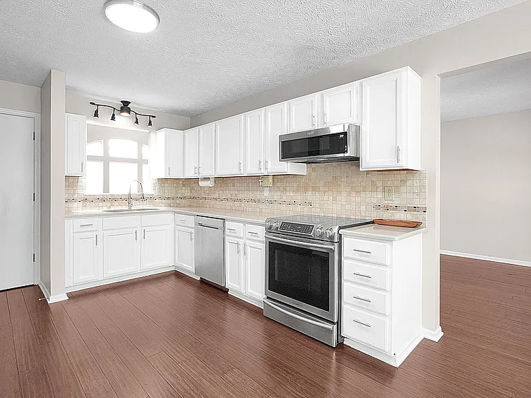 7961 Pinehill Rd — Photo 25