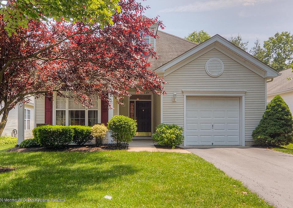 1st image of 20 Spring Meadow Dr