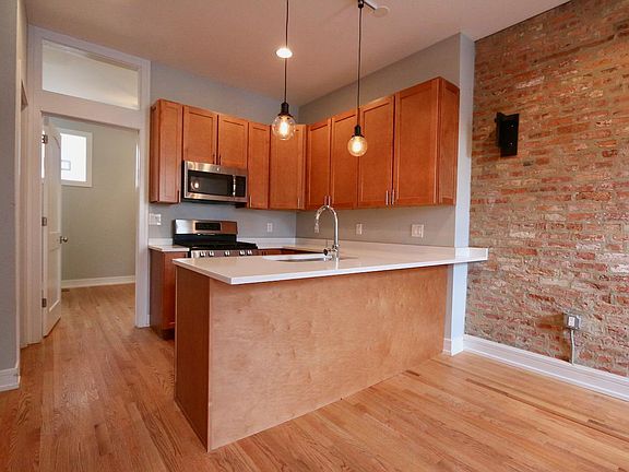 4th image of 2132 S Washtenaw Ave APT 1