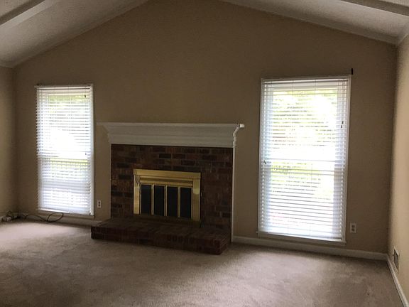 3rd image of 3409 Mountain Hollow Dr