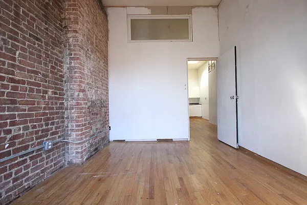 Rented by Nooklyn NYC LLC | media 17