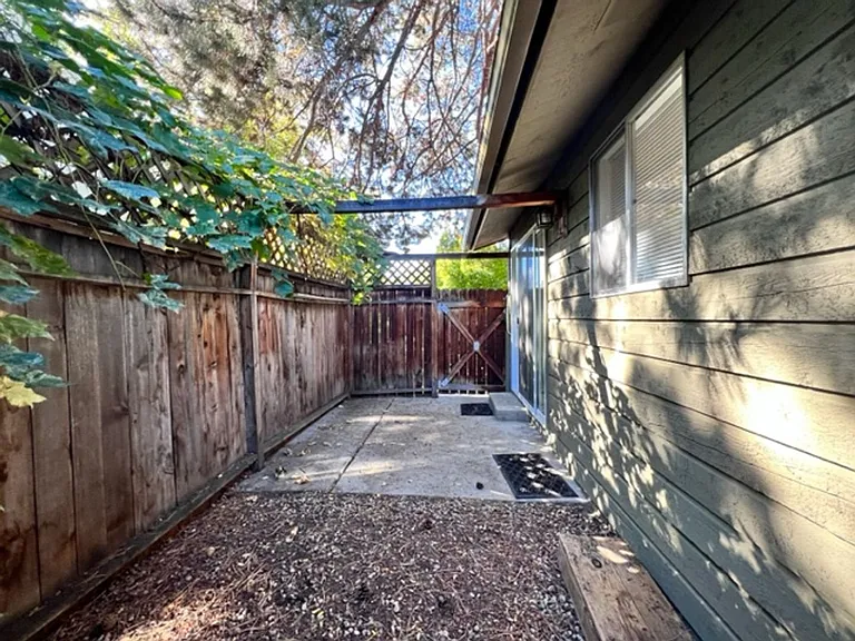 1526 N 25th St — Photo 15