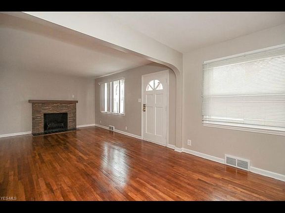 2nd image of 816 Greenwood Ave
