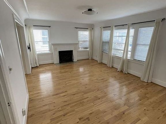 3rd image of 1941 N Vermont Ave #9902903