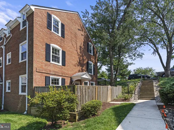 3302 S Wakefield St, Arlington, VA 22206
