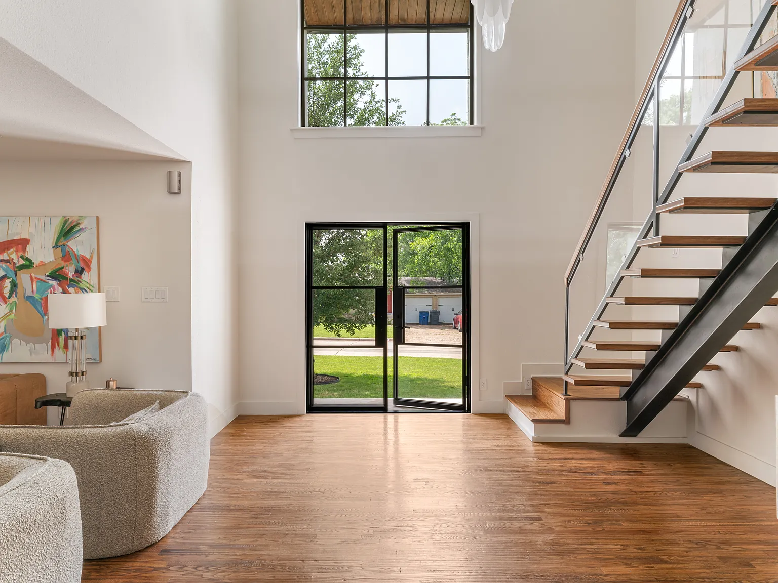 5 bed, 3988 sqft, $9,000 — Photo 4