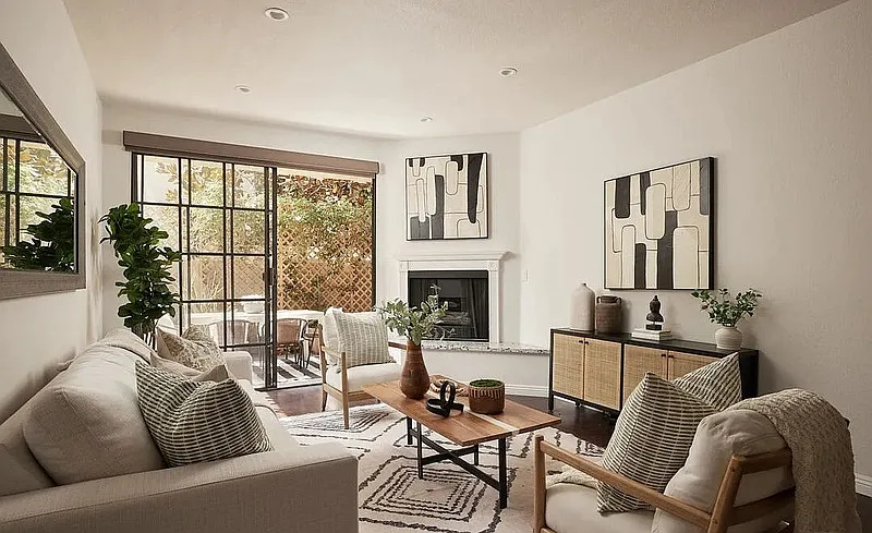 2 bed, 2.0 bath, 1110 sqft, $4,000 — Photo 2