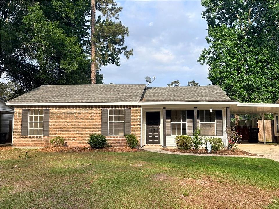 1st image of 320 Forest Loop