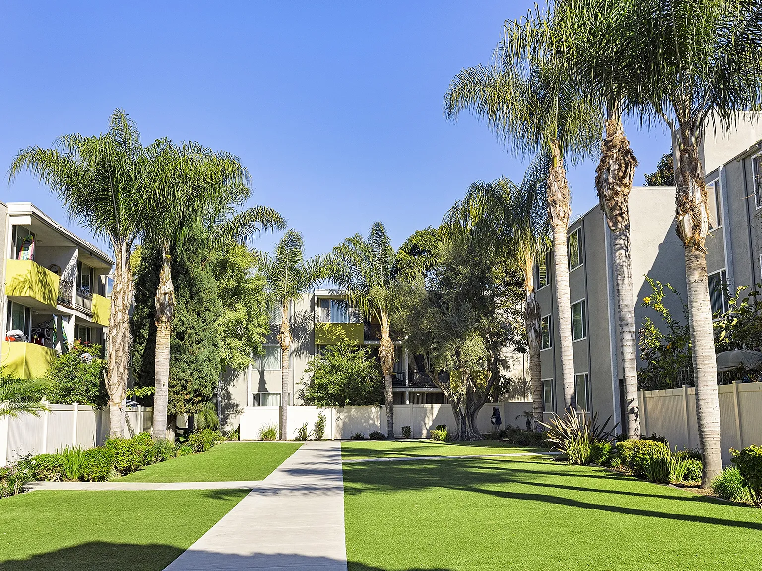 RESIDENCES AT WOODLAKE — Photo 4