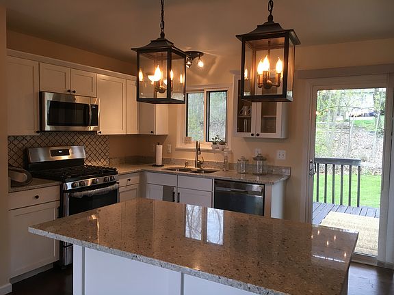2nd image of 1359 Viefield Dr