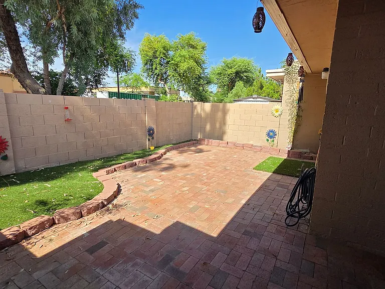 708 E Colgate Dr — Photo 23