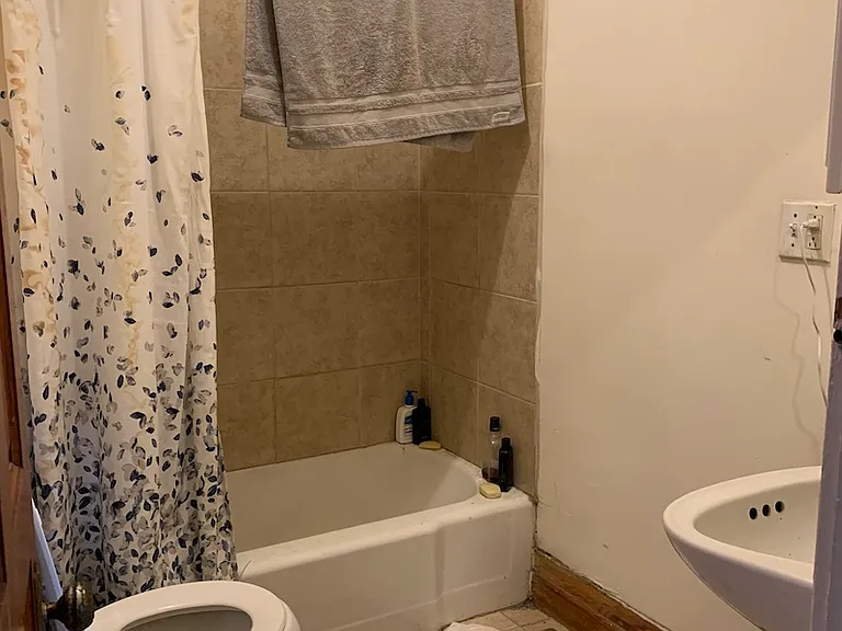 1358 W Barry Ave #1 — Photo 10
