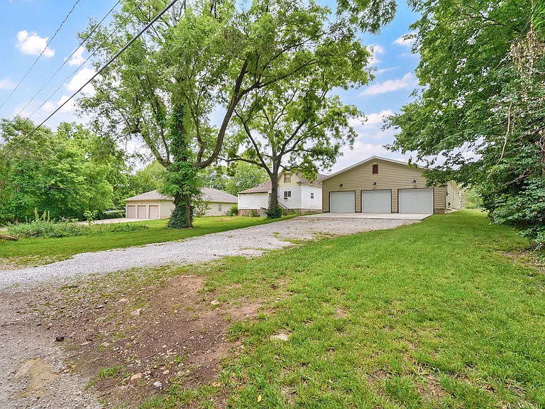 1120 N Clay Ave — Photo 20