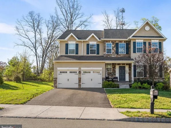 3009 Lynwood Ct, Pennsburg, PA 18073