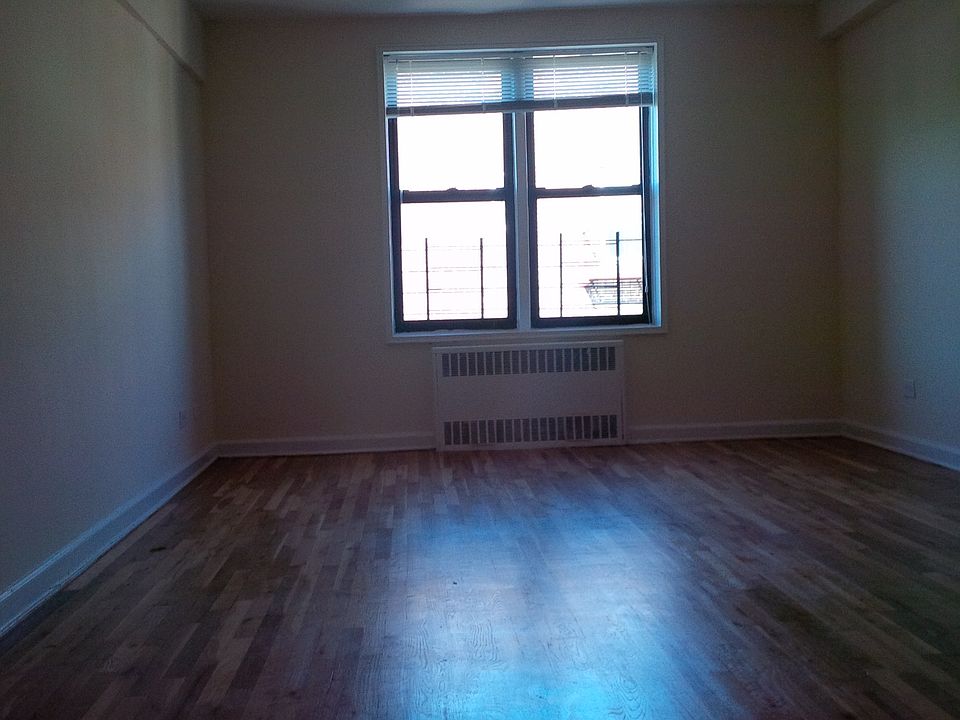 2nd image of 8342 Talbot St