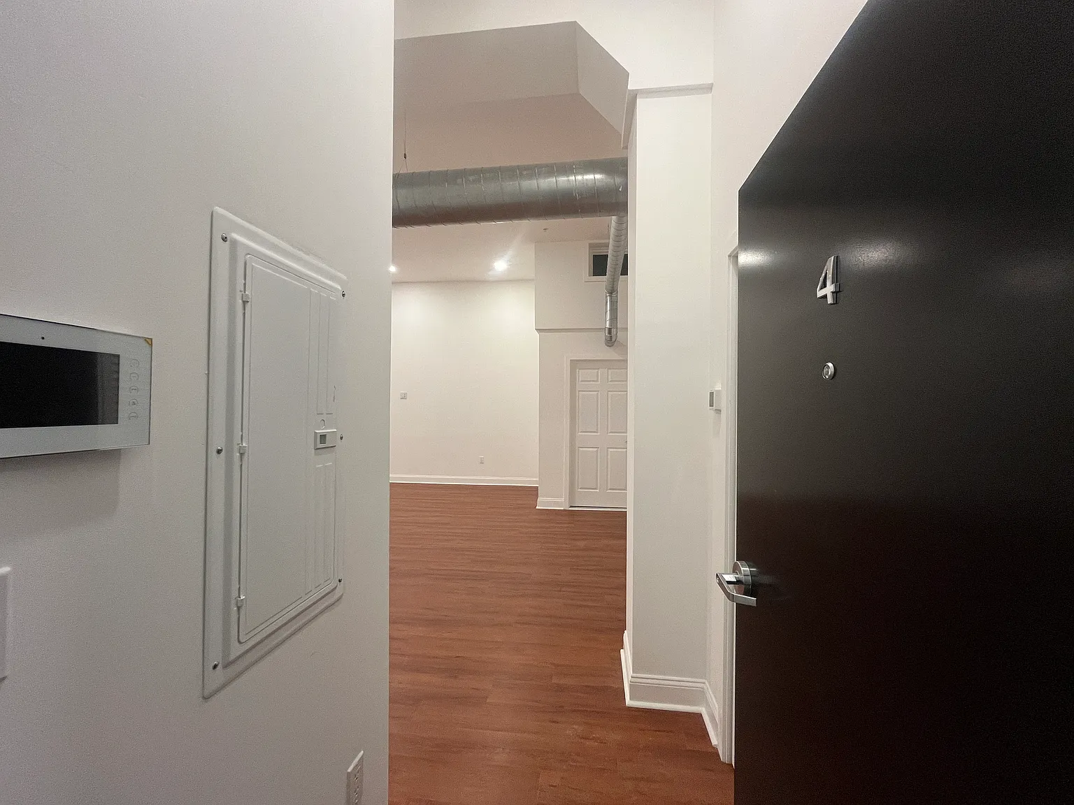 1 bed, 950 sqft, $2,300 — Photo 3