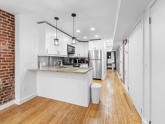 2nd image of 324 Baldwin Ave APT 1B