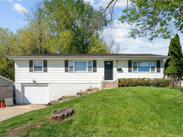 1000 Parkview Dr, Marion, IA 52302