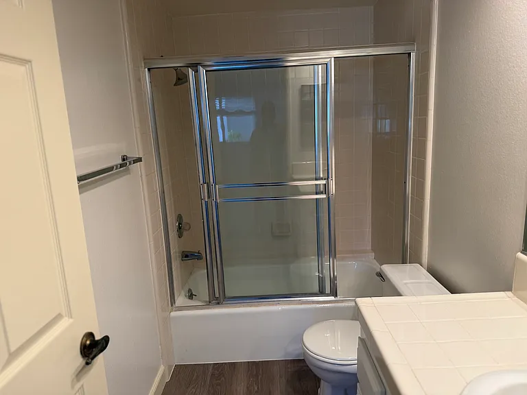 760 W 30th St #9 — Photo 17