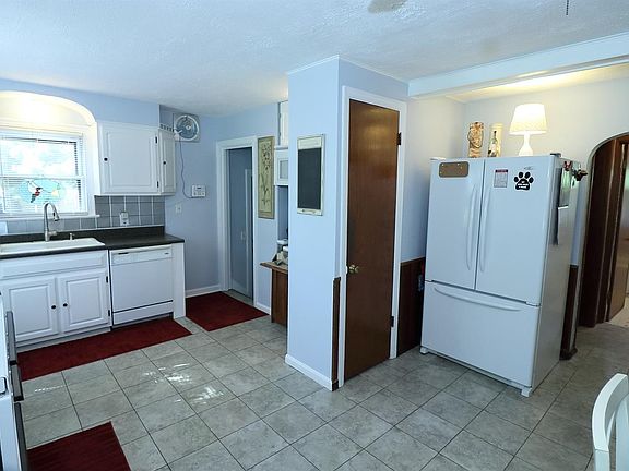 4th image of 5587 Wild Rose Ln