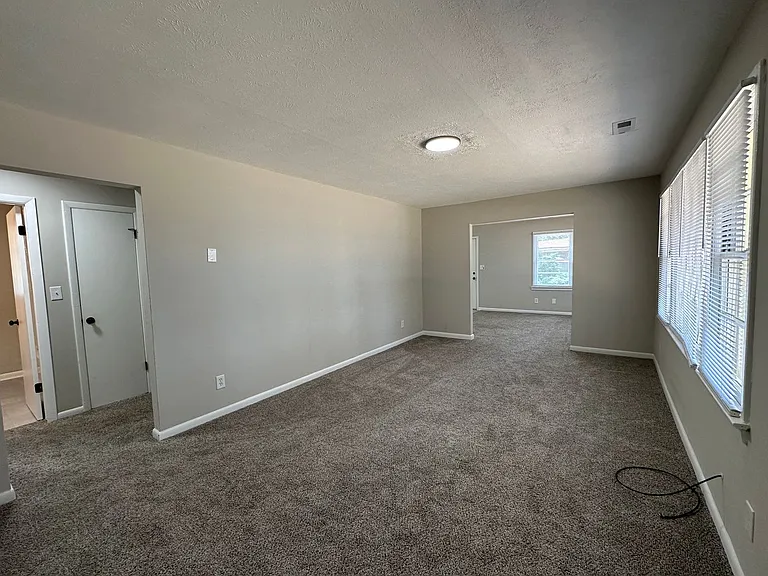 296 Decatur Dr — Photo 4
