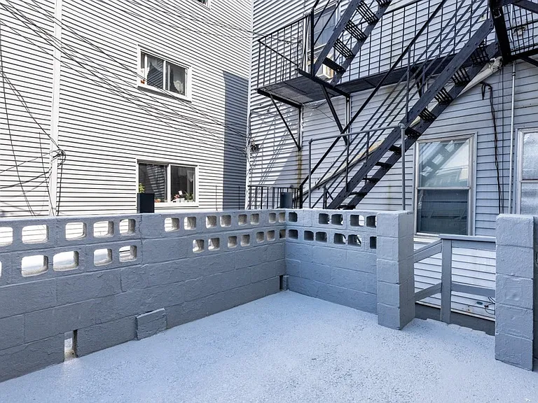 186 Marion St #3 — Photo 4