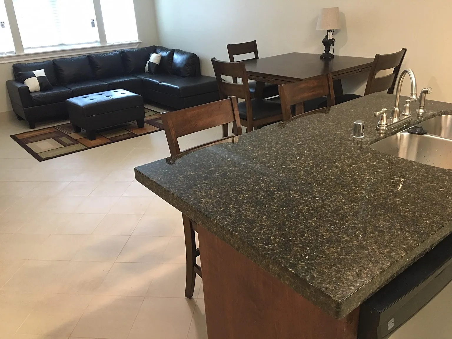 1 bed, 1.0 bath, 750 sqft, $1,300 — Photo 3