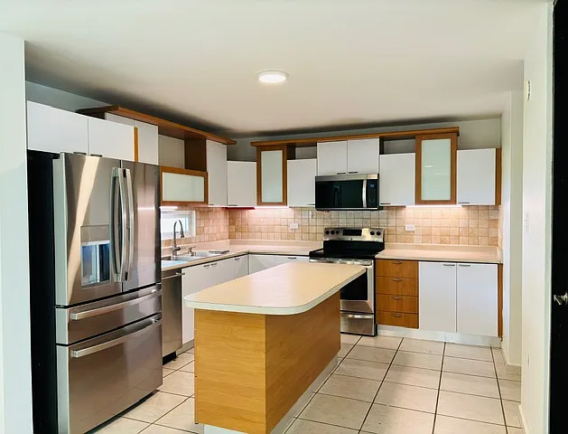 4 bed, 2.5 bath, 3300 sqft, $4,600 — Photo 2