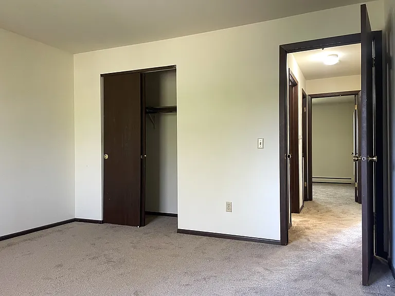2367 Chalet Gardens Rd — Photo 7