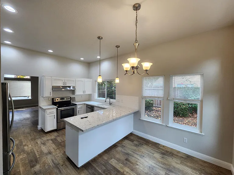 10348 N Doheny Dr — Photo 6