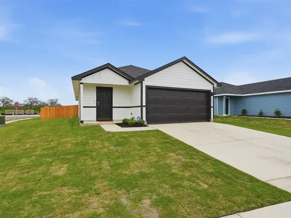 303 Wild Goose Dr, Luling, TX 78648