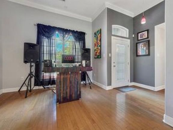 3rd image of 35466 Garden Dr