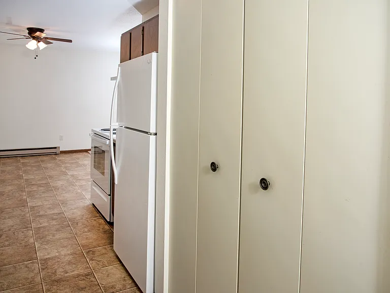 Laurel Place Apartments — Photo 6