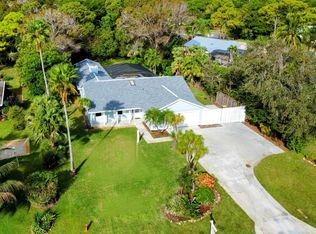 550 NE Town Ter, Jensen Beach, FL 34957