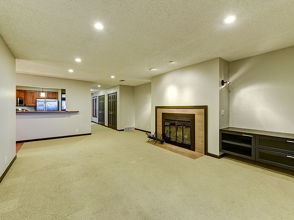 1536 Bradley Living Room