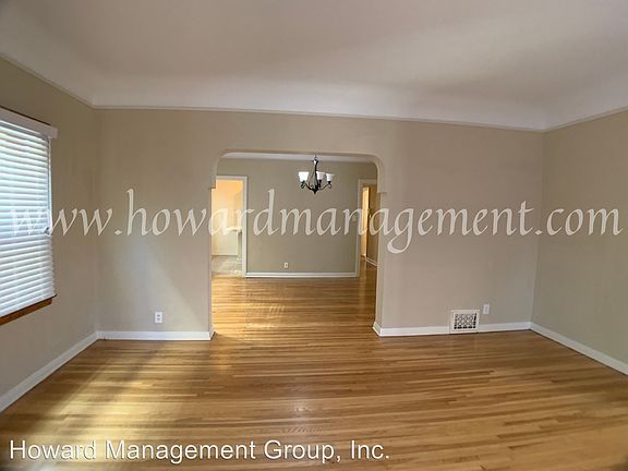 4th image of 204 S Rexford Dr #3714598