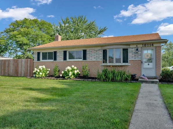 18114 Whitmore Dr, Clinton Township, MI 48035