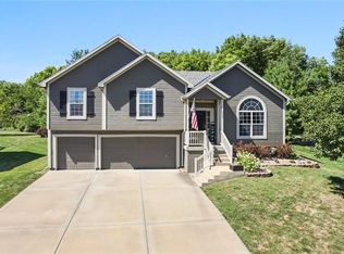2009 Sequoia Dr, Raymore, MO 64083