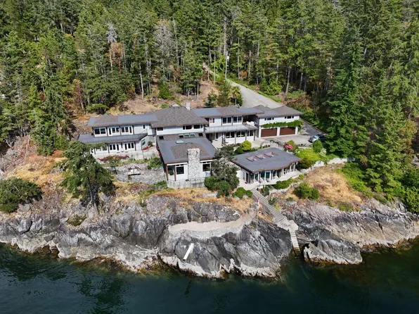 11579 Sunshine Coast Hwy, Sunshine Coast, BC V7Z 1C1