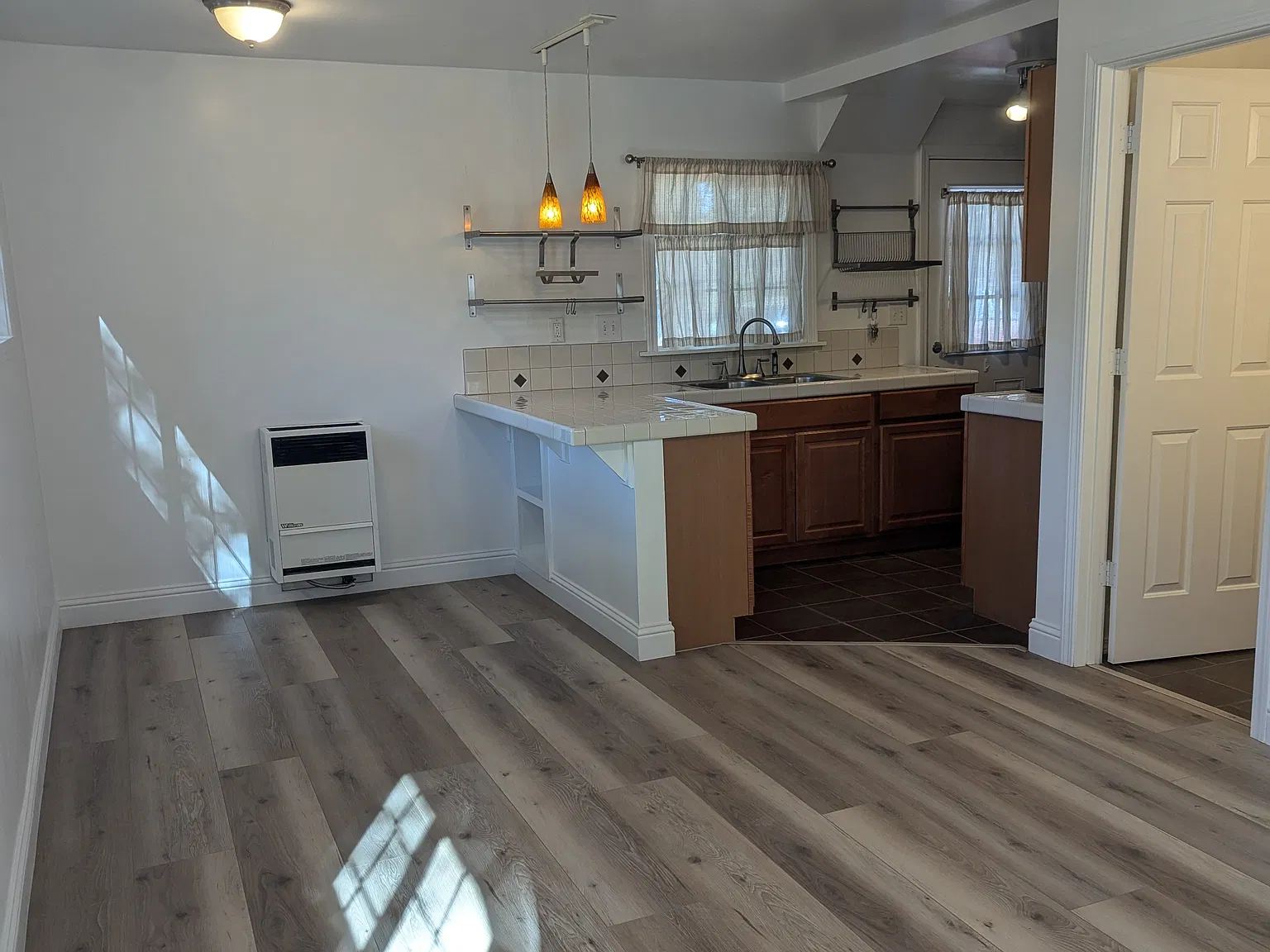 Studio, 400 sqft, $1,600 — Photo 1