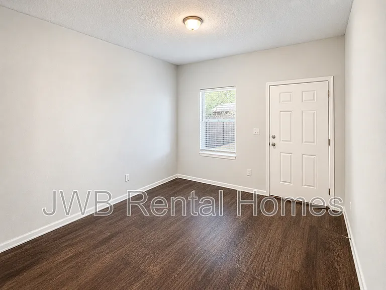 8520 Cocoa Ave — Photo 7