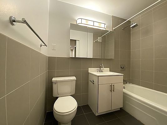 5th image of 144 W 23rd St APT 9D