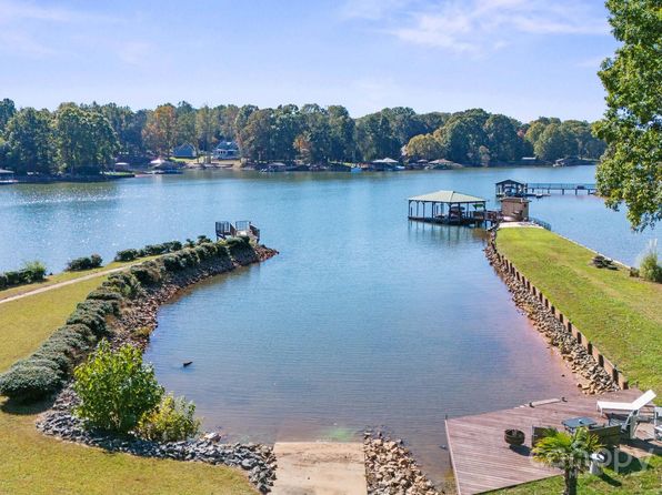 364 Catalina Dr, Mooresville, NC 28117