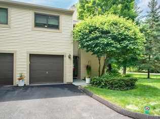 2 Woodbury Ln UNIT 2, West Hartford, CT 06117