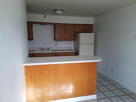 3rd image of 818 Miriam Ave