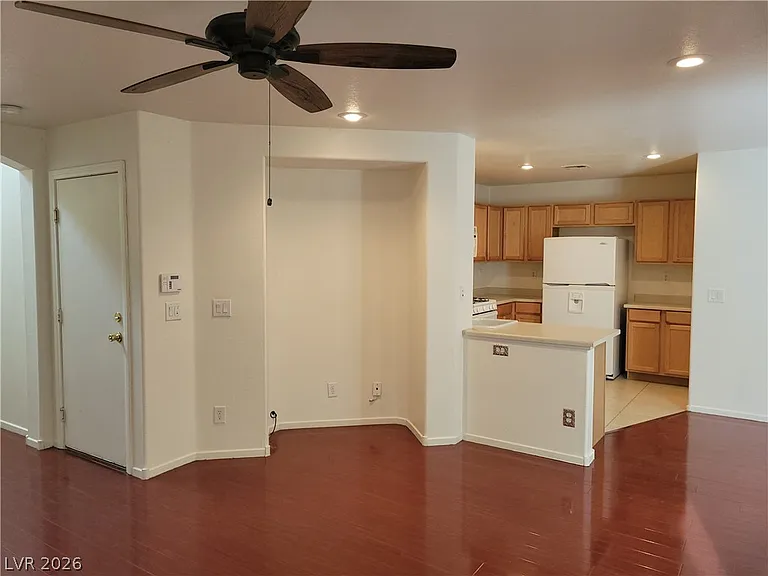 9275 Hollander Ave — Photo 2