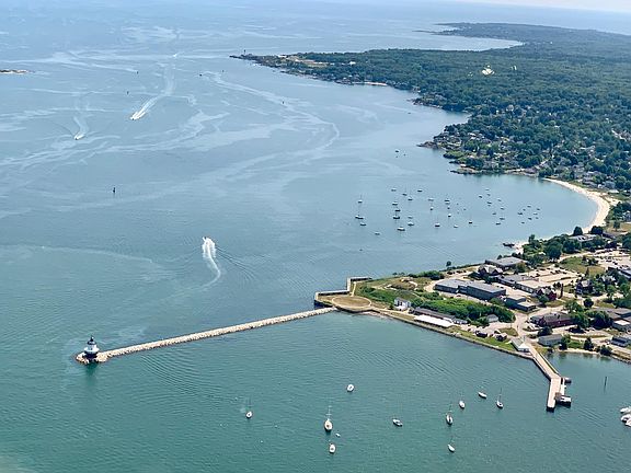 Bug light park minutes away by green belt or Broadway